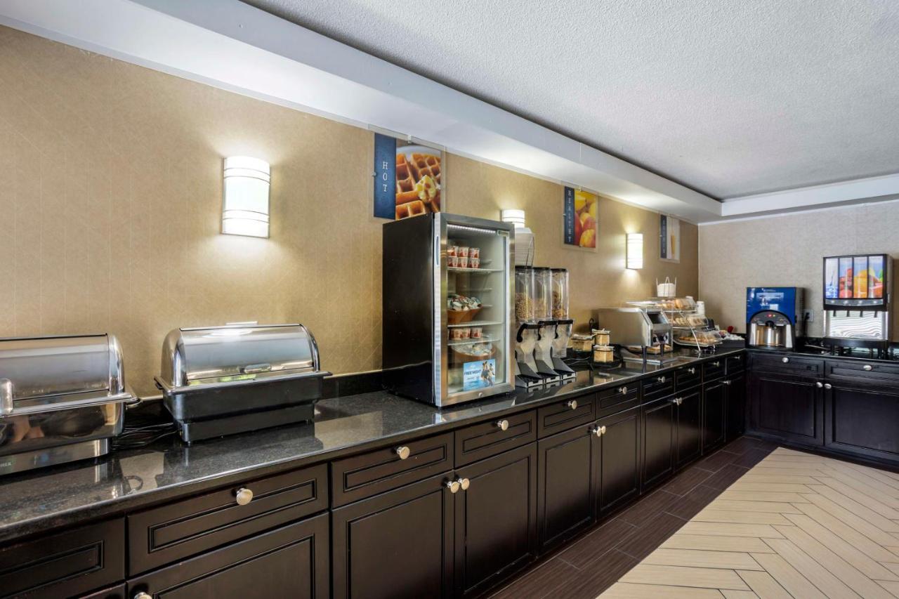 Best Western Harrisburg North Hotel Exterior photo