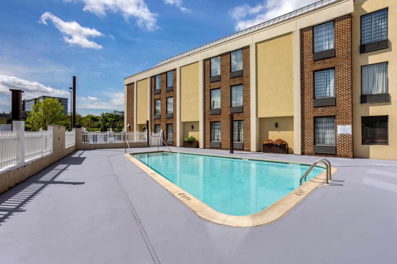 Best Western Harrisburg North Hotel Exterior photo