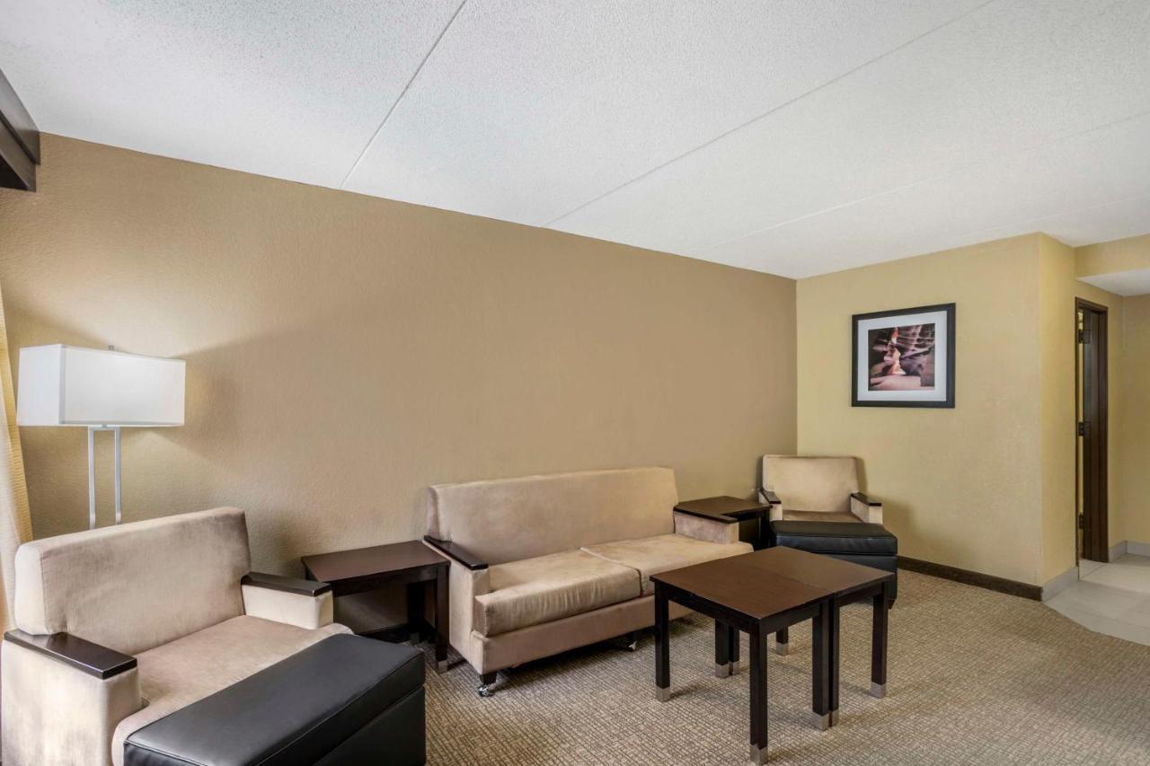 Best Western Harrisburg North Hotel Exterior photo