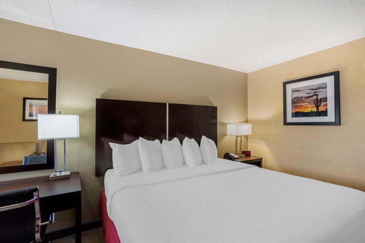 Best Western Harrisburg North Hotel Exterior photo