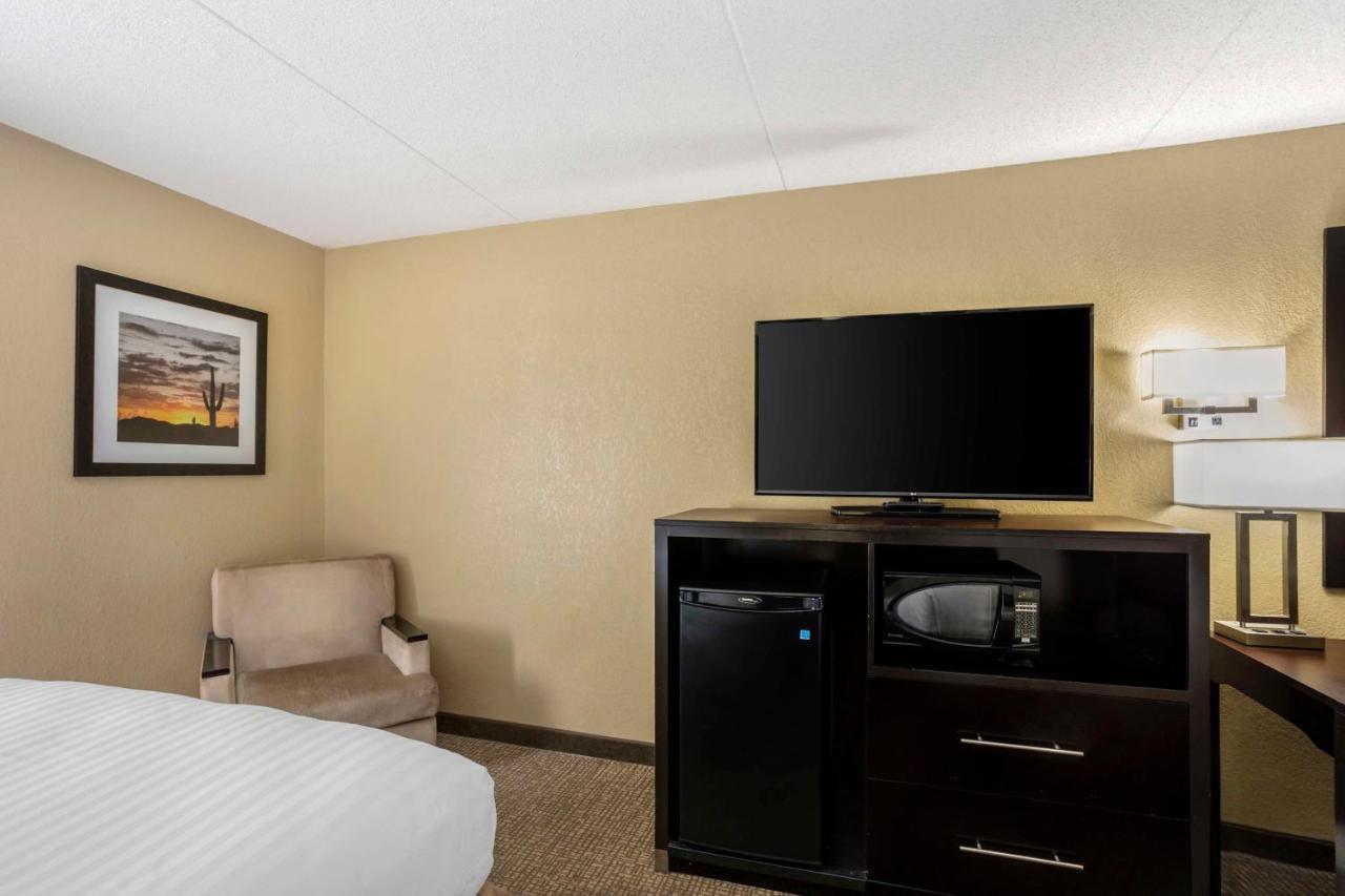 Best Western Harrisburg North Hotel Exterior photo
